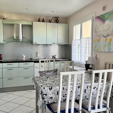 Apartmán 2 With Sea View