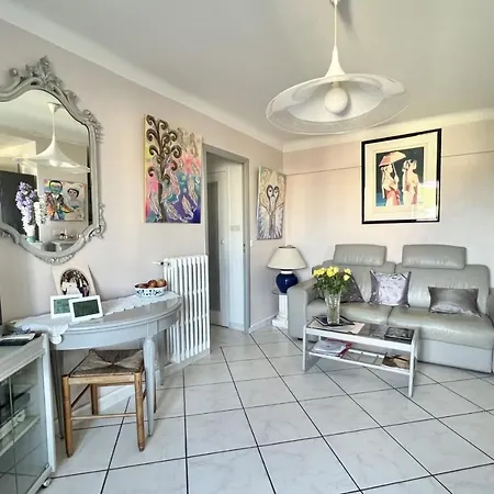 2 With Sea View Apartment *