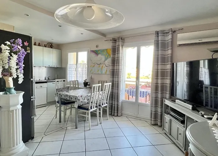Apartment 2 With Sea View *